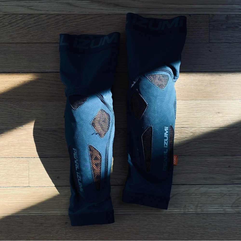 Pearl Izumi elevated mountain bike elbow pads